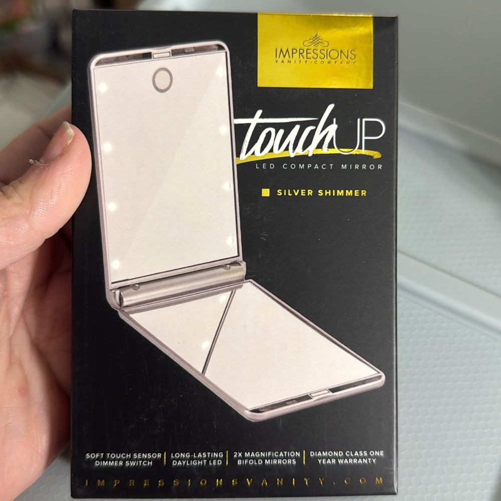Impressions Touch Up LED Compact Mirror